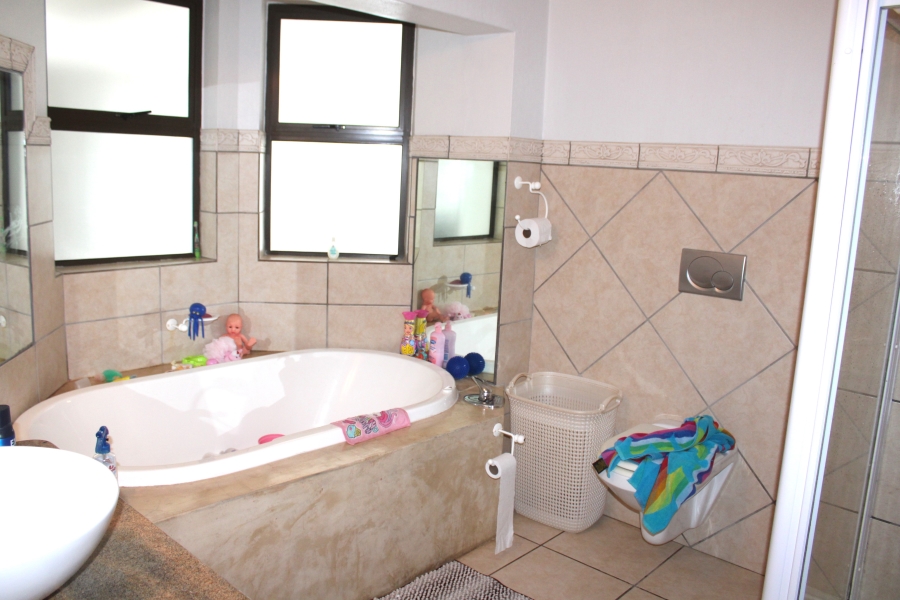 4 Bedroom Property for Sale in Stilbaai Wes Western Cape